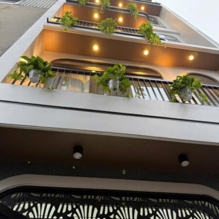 Nhà cực đẹp – Phố Trạm – 40m2 – full nội thất – hơn 7 tỷ