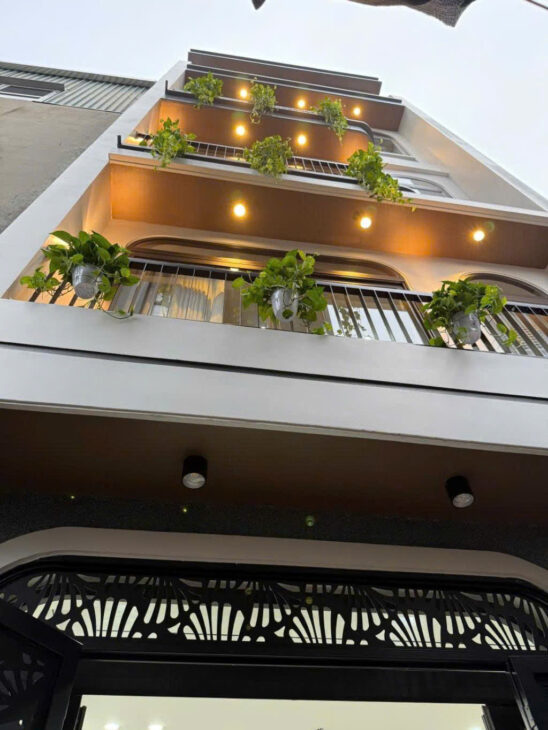 Nhà cực đẹp – Phố Trạm – 40m2 – full nội thất – hơn 7 tỷ