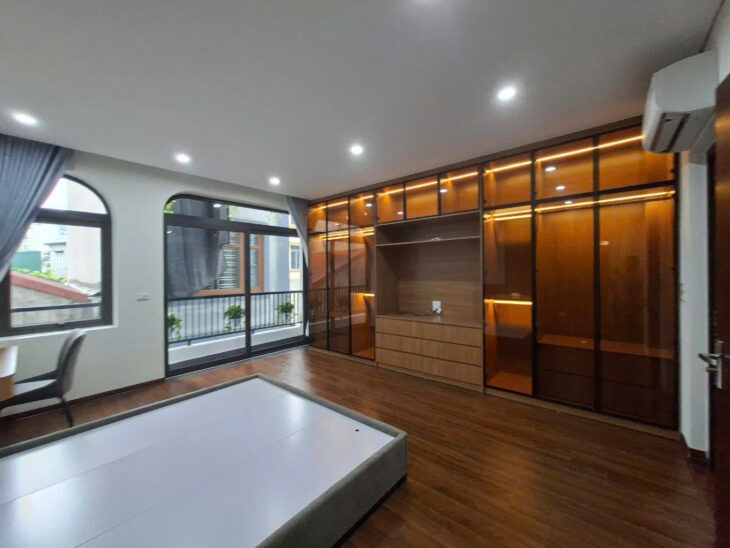 Nhà cực đẹp – Phố Trạm – 40m2 – full nội thất – hơn 7 tỷ