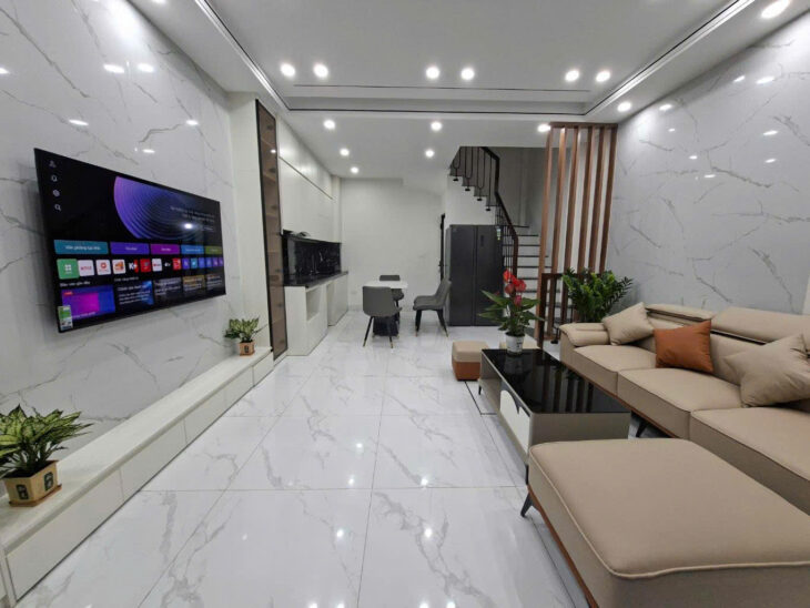 Nhà cực đẹp – Phố Trạm – 40m2 – full nội thất – hơn 7 tỷ