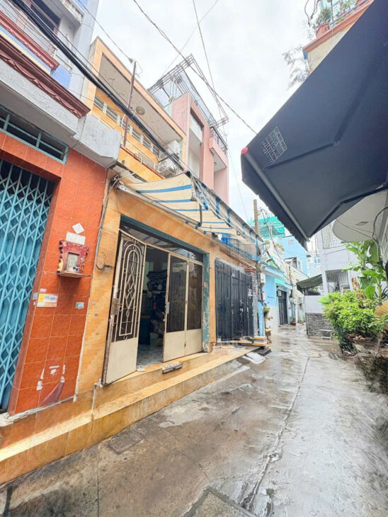 1/ Âu Cơ Tân Phú giáp Lạc Long Quân. Dt 3.6x12m 1 lầu cn đủ Hẻm 3m Giá 4.85 tỷ tl