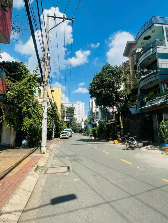 Bán nhà MT đường Trần Thủ Độ Ph Phú Thạnh. DT 7.7 x19m 2 lầu ST. 2 Sổ Riêng. Giá 18.9 tỷ.