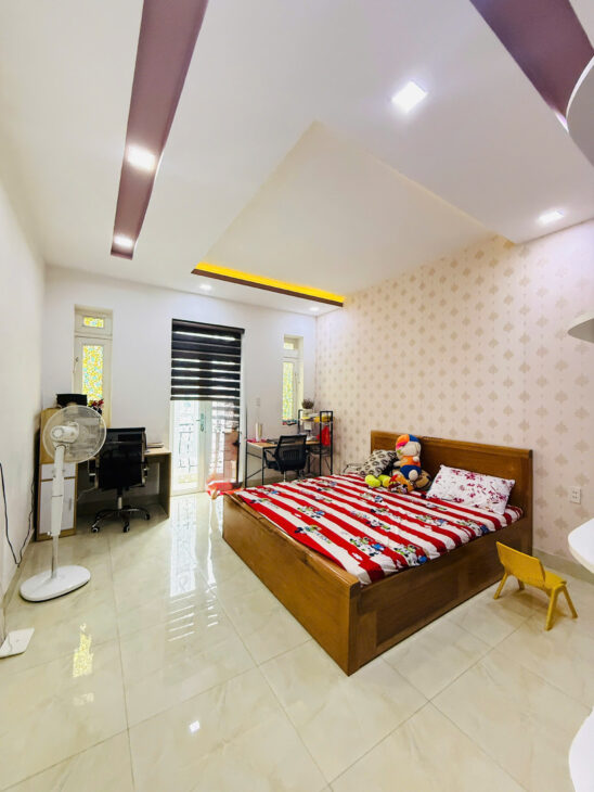 Vị trí đắc địa – Chỉ hơn 6 tỷ – Nhà đẹp 4 tầng – 4PN – 5WC – DT: 60m2 ( 4x15m ) – Hẻm Xe Hơi