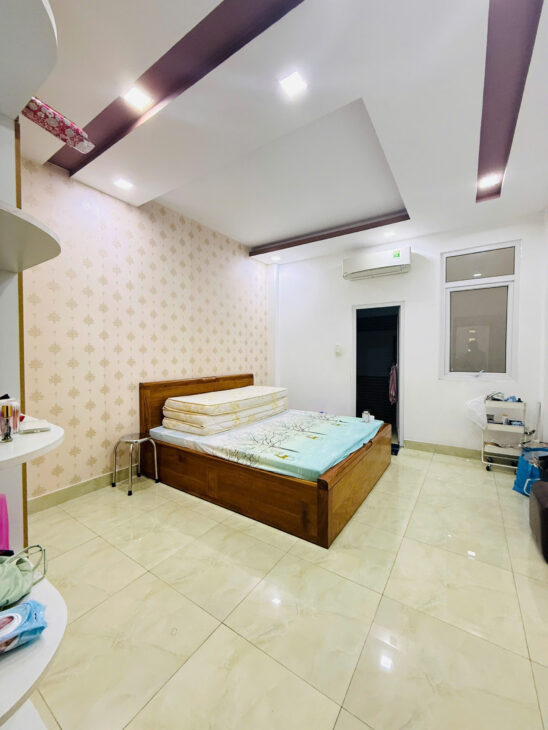 Vị trí đắc địa – Chỉ hơn 6 tỷ – Nhà đẹp 4 tầng – 4PN – 5WC – DT: 60m2 ( 4x15m ) – Hẻm Xe Hơi
