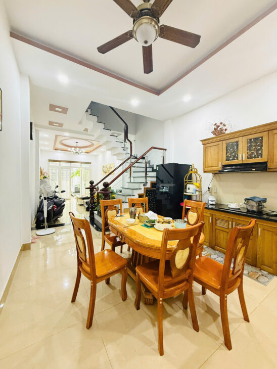 Vị trí đắc địa – Chỉ hơn 6 tỷ – Nhà đẹp 4 tầng – 4PN – 5WC – DT: 60m2 ( 4x15m ) – Hẻm Xe Hơi