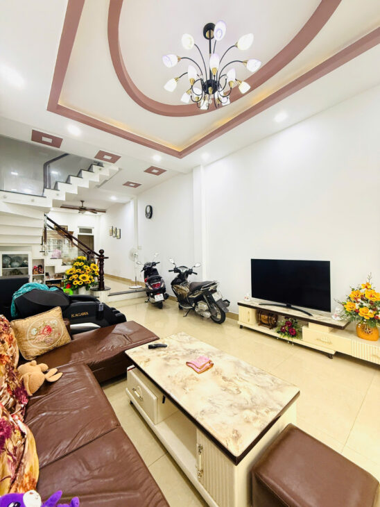 Vị trí đắc địa – Chỉ hơn 6 tỷ – Nhà đẹp 4 tầng – 4PN – 5WC – DT: 60m2 ( 4x15m ) – Hẻm Xe Hơi