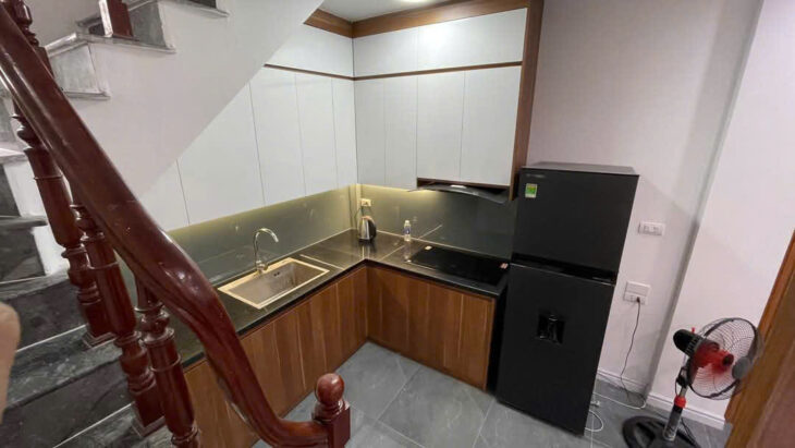 cần bán nhà đường lĩnh nam 5 tầng