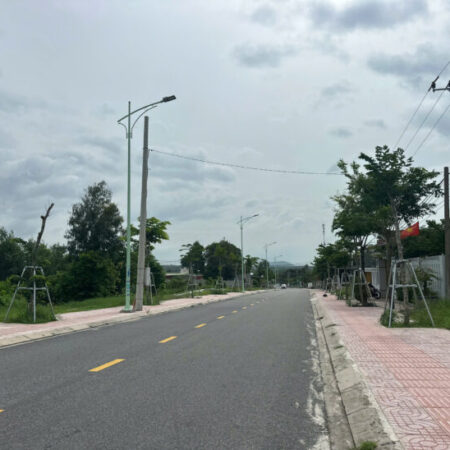 Bán 10m x 34m mặt tiền Nguyễn Thượng Hiền, LaGi giá rẻ sổ riêng