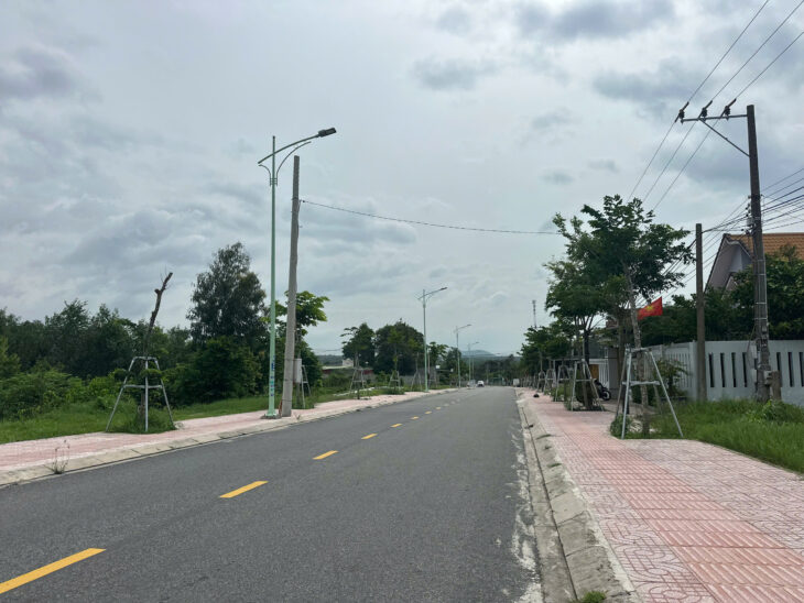 Bán 10m x 34m mặt tiền Nguyễn Thượng Hiền, LaGi giá rẻ sổ riêng