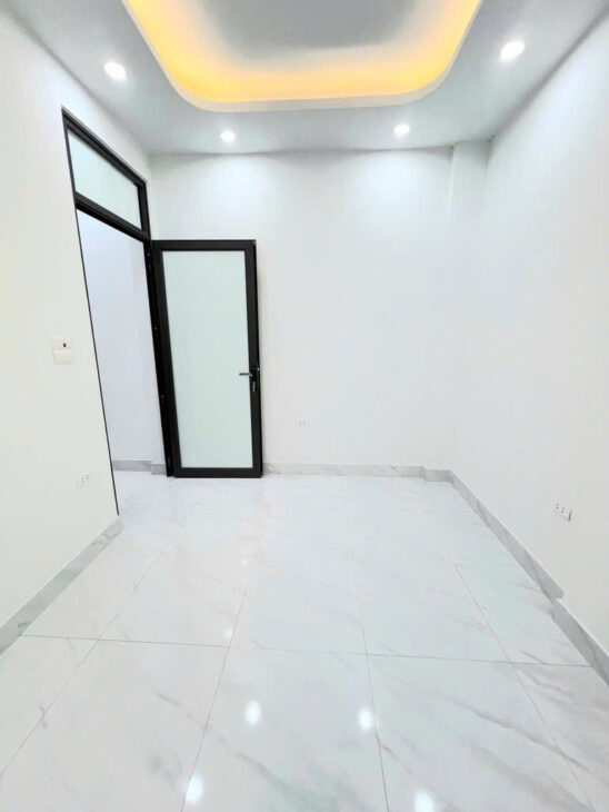 Bán Nhà Tân Mai Ô Tô Đỗ Cửa 45m 2 Tầng 3 Ngủ Giá 4.28 Tỷ Sổ Đỏ Chính Chủ