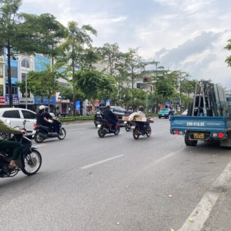 BÁN ĐẤT NGÔ GIA TỰ, LONG BIÊN, NGÕ THÔNG, Ô TÔ, GẦN PHỐ. DIỆN TÍCH 186M2, MẶT TIỀN 12.5M.