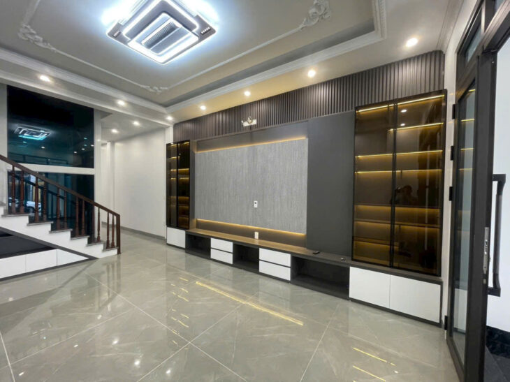 Nhà phân lô 739 Nguyễn Văn Linh, 80m 4 tầng, Thang Máy, giá 7.5 tỉ