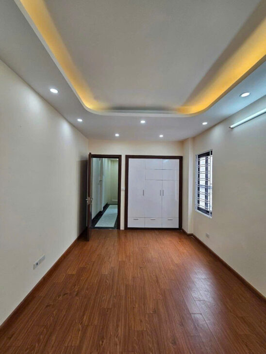 Tư Đình – Nhà 5 tầng 38m2 – Ô tô đỗ cửa – chỉ 6.9 tỷ