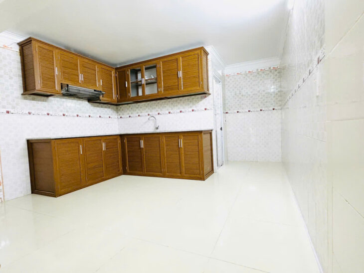 Nhà mặt ngõ thẳng tắp 630 Thiên Lôi, 35m 3 tầng, lô góc, Giá 2.65 tỉ