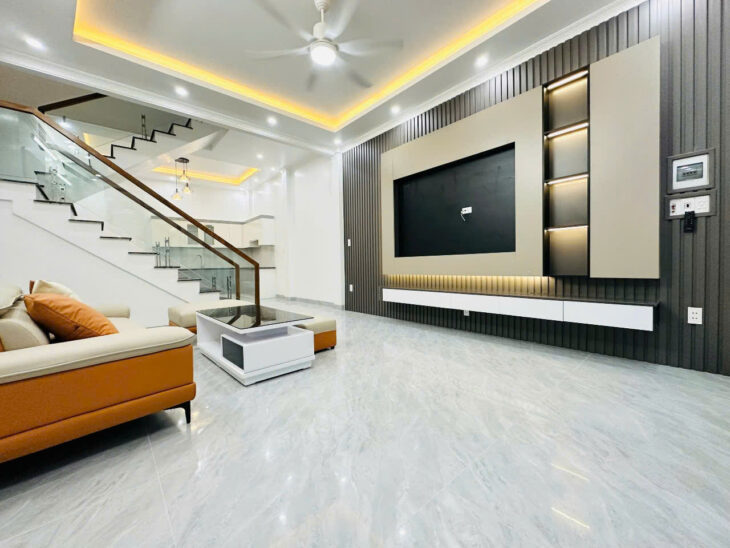 Bán nhà xây mới 50m 4 tầng Thiên Lôi gần AEON giá 3.35 tỉ ngõ cực nông