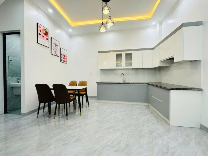Bán nhà xây mới 50m 4 tầng Thiên Lôi gần AEON giá 3.35 tỉ ngõ cực nông