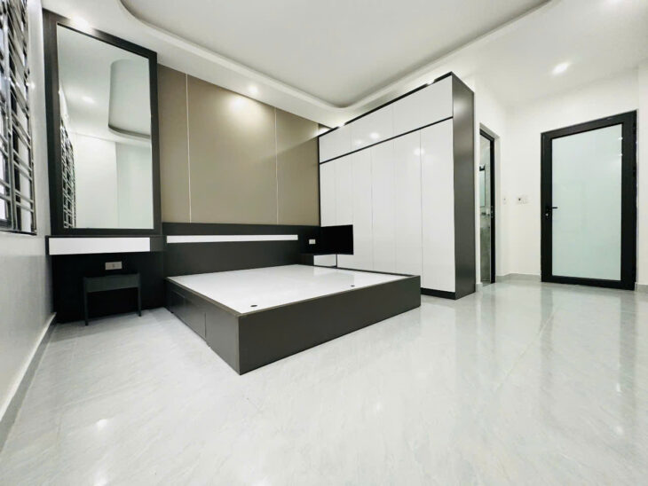 Bán nhà xây mới 50m 4 tầng Thiên Lôi gần AEON giá 3.35 tỉ ngõ cực nông