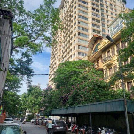 NHÀ ĐÂT DÂN XÂY Ở NGAY, 28M 4 tầng giá chỉ có 5.8 tỷ