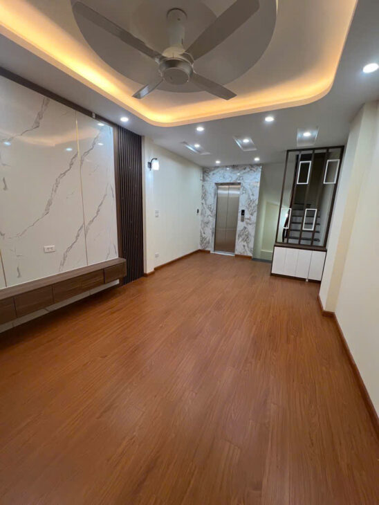 Nhỉnh 7 tỷ – Thạch Bàn – Thang máy xịn sò -36m2 x 6 tầng