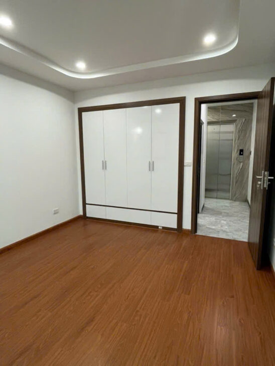 Nhỉnh 7 tỷ – Thạch Bàn – Thang máy xịn sò -36m2 x 6 tầng