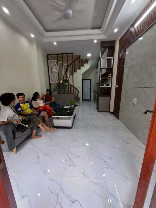 Bán Nhà Lĩnh Nam 32m 5 Tầng 4 Phòng Ngõ Thông Ô Tô Vào Nhà Sổ Đỏ