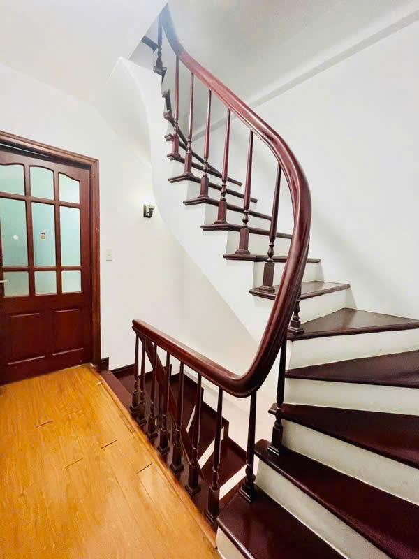 Bán Gấp Nhà Thụy Khuê Tây Hồ – Ô Tô Đỗ Cửa, Thiết Kế Hiện Đại, 40m2 Giá Chỉ Hơn 9 Tỷ!