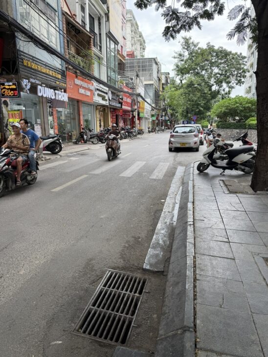BÁN NHÀ MẶT PHỐ NGUYỄN HUY TƯỞNG, THANH XUÂN TRUNG, THANH XUÂN, DIỆN TÍCH 60M2, 2 Ô TÔ TRÁNH NHAU,