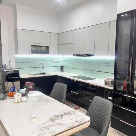 Nhà mặt đường Khúc Thừa Dụ, 72m 4 tầng, Thang Máy, đẹp như mới, Giá 8.4 tỉ