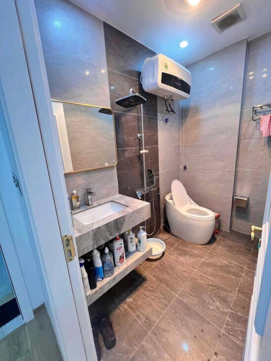Nhà mặt đường Khúc Thừa Dụ, 72m 4 tầng, Thang Máy, đẹp như mới, Giá 8.4 tỉ