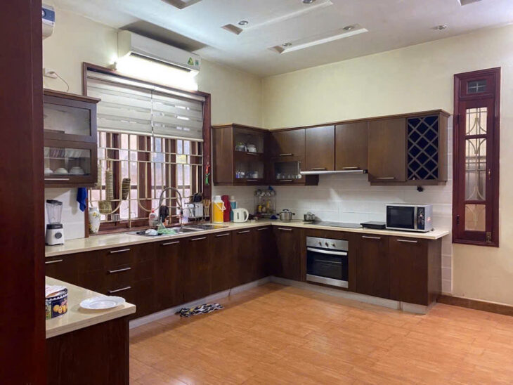 Bán nhà dân xây Văn Trì, 35m2x5t, lô góc, thoáng sáng, 4 ngủ,ô tô, chủ để lại nội thất, 6.4 tỷ