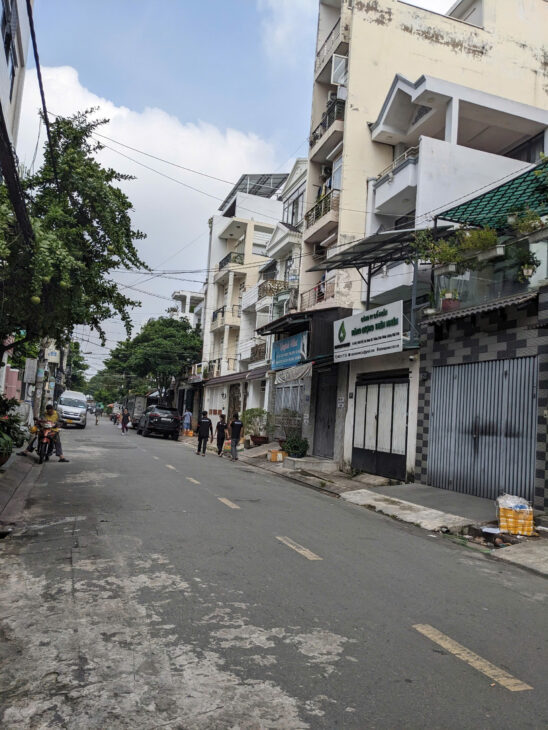 Bán nhà MTĐường Trần Quang Quá. Ph Hiệp Tân, Dt 8x20m. Kc 1 lầu , SHR , Giá 18.5 tỷ tl
