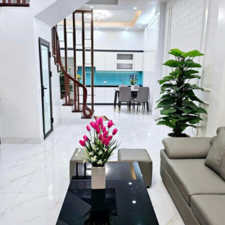 Nhà 5 tầng – ngõ 68 Cầu Giấy – 38m² – sân để xe – 10.8 tỷ