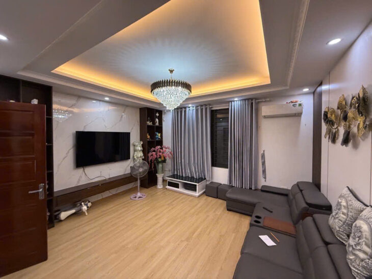 Căn siêu thoáng gần ngã tư Xuân Thủy – Trần Thái Tông – 6 tầng – 9.7 tỷ