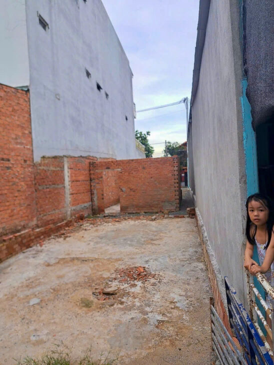 BÁN GẤP LÔ ĐẤT 2 MẶT TIỀN – HẺM XE TẢI – NGAY HUỲNH THỊ TƯƠI – TÂN BÌNH – DĨ AN.