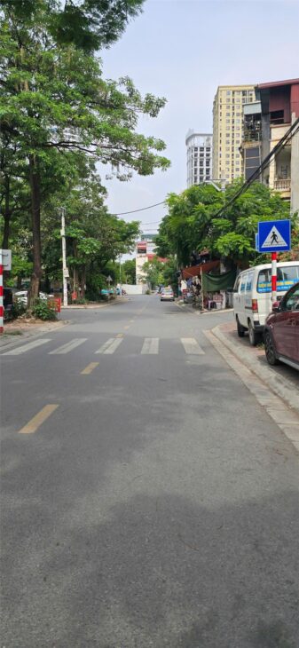 TÂY HỒ, ĐẤT MẶT PHỐ , Vỉa Hè , Kinh Doanh, DT ~ 183 m2, MT ~ 10m , 3xxtr/m2 , LH : 0978818618.