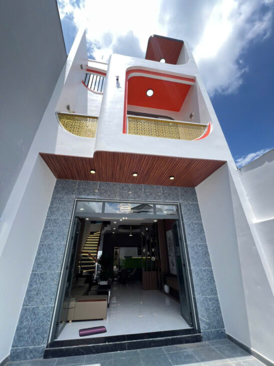 nhà 2 mặt tiền