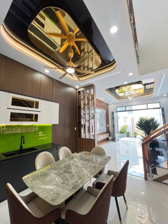 nhà 2 mặt tiền