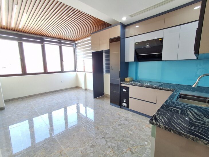 BÁN NHÀ LÔ GÓC NGUYỄN VĂN CỪ – THANG MÁY – Ô TÔ TRÁNH – GIÁ 13,9 TỶ ???? Vị trí đắc địa – Duy nhất