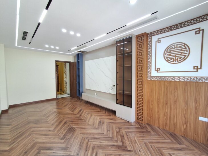 BÁN NHÀ LÔ GÓC NGUYỄN VĂN CỪ – THANG MÁY – Ô TÔ TRÁNH – GIÁ 13,9 TỶ ???? Vị trí đắc địa – Duy nhất