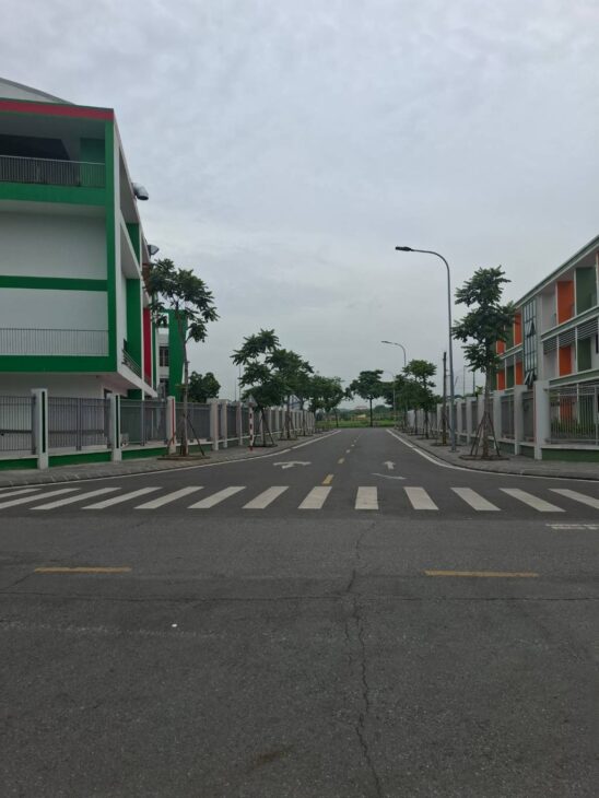 Bán lô đất siêu hiếm Giang Biên – Cách1 nhà ra mặt phố, ô tô đỗ cửa – Mặt tiền rộng 6.1m, pháp lý