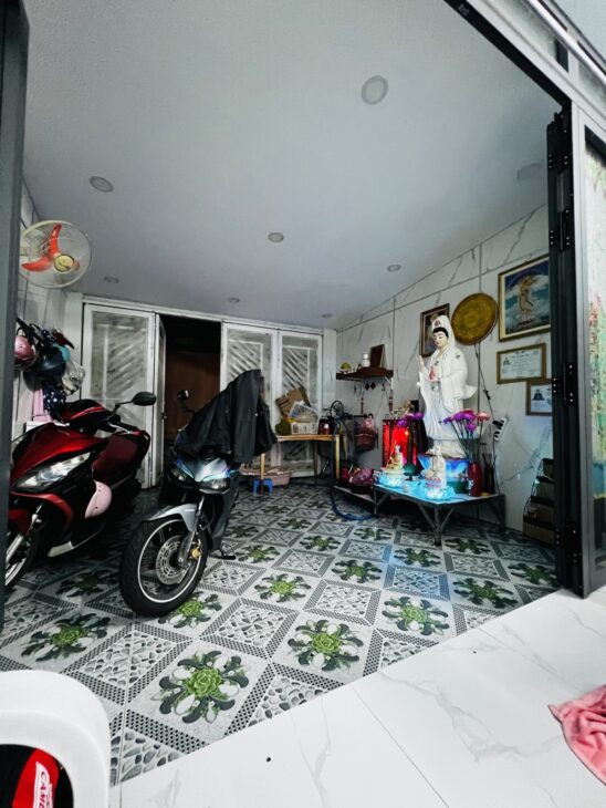 Bán Nhà Phố Quốc Lộ 13 Hiệp Bình Phước – 3PN – Sổ Riêng – Giá 7,6 Tỷ TL – Xe Ô Tô Đậu Trong Nhà