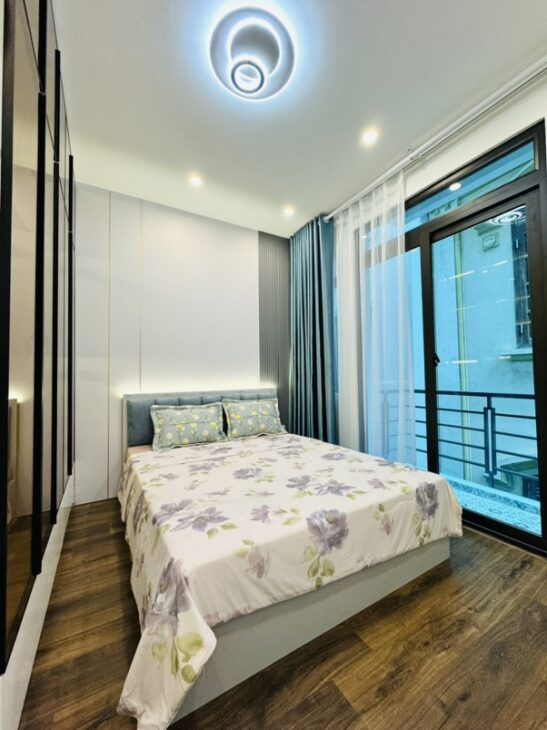 Bán nhà trung tâm Quận Thanh Xuân- Ô tô vài chục bước- Full nội thất- 34m2