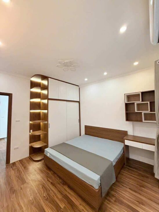 TT Hai Bà Trưng, Nhà Mặt Ngõ Thông, Ô Tô Đỗ Gần, Kinh Doanh, 45m Hơn 9 Tỷ