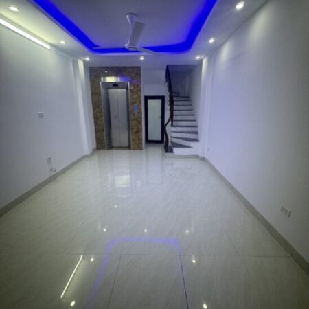 NHÀ MỚI – NGÕ THÔNG Ô TÔ GẦN- THANG MÁY XỊN XÒ