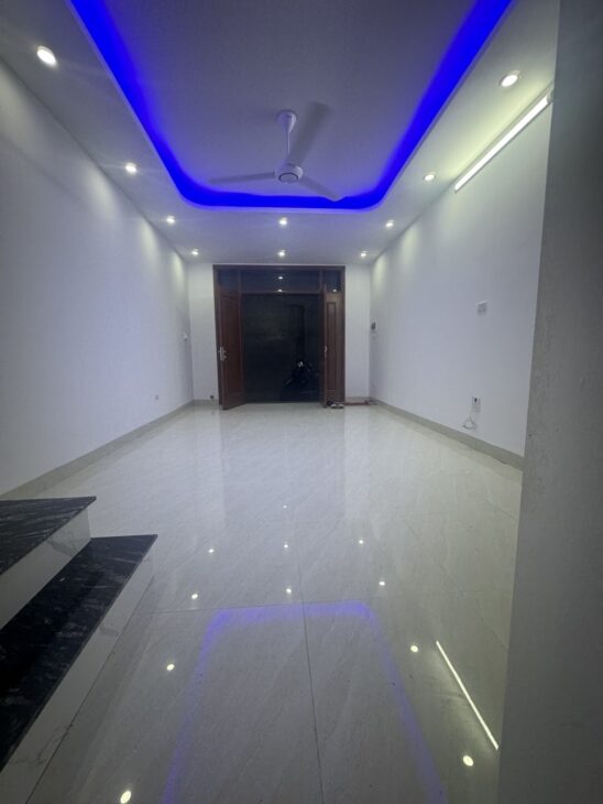 NHÀ MỚI – NGÕ THÔNG Ô TÔ GẦN- THANG MÁY XỊN XÒ