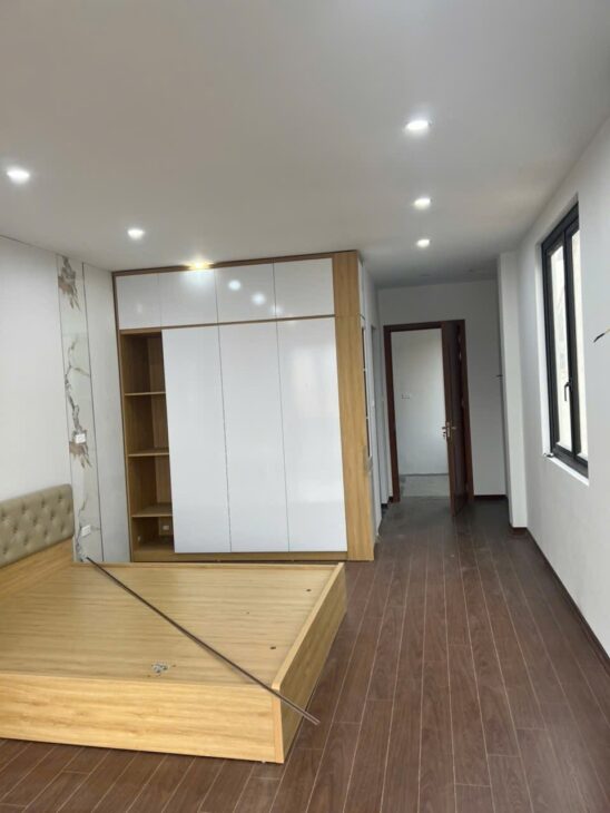 Chỉ 5.6 Tỷ – Nhà 5 Tầng Đẹp Gần ĐH Công Nghiệp – DT 35m², Ngõ 5m Ô Tô Tránh!