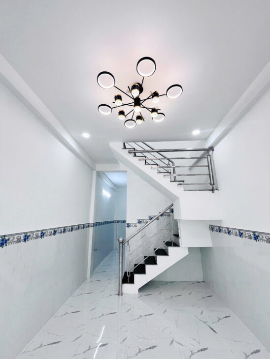 Nhà 2 tầng nở hậu hẻm xe ba gác đường Cao Lỗ P4Q8. Giá : 2,88 tỷ TL