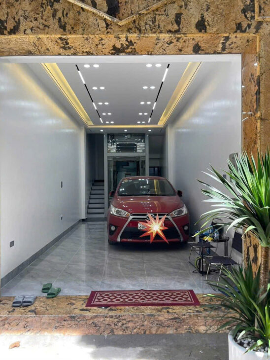 Nhà Vip 6 Tầng Thang Máy Gara Ô Tô Tại Ngõ 560 Nguyễn Văn Cừ, Long Biên