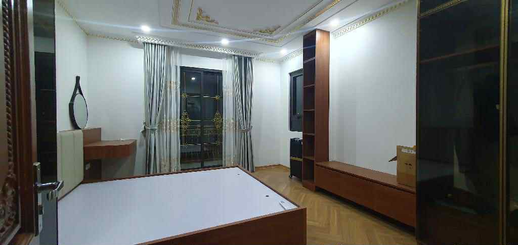 nhà đẹp mặt phố Long Biên, 72m x 7 tầng, thang máy, gara, kinh doanh, full nội thất cơ bản