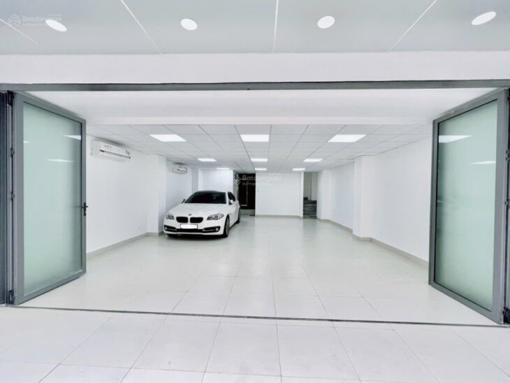 Toà nhà văn phòng đẹp, thang máy HXH Huỳnh Văn Bánh, Phú Nhuận. 420m2 sàn, giá 21,3 tỷ